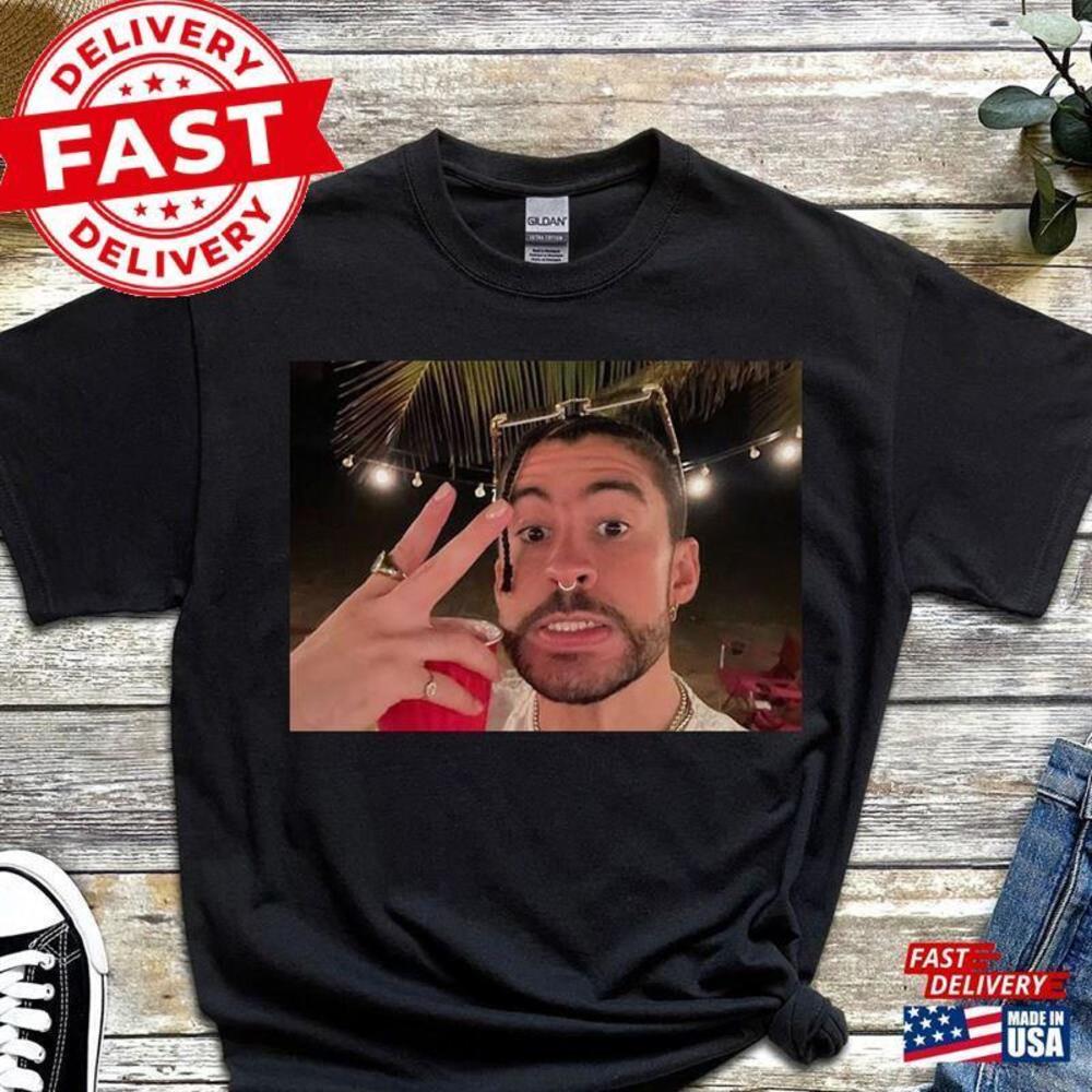 Bad Bunny Selfie Shirt Tour  Tshirt Retro Classic T-Shirt